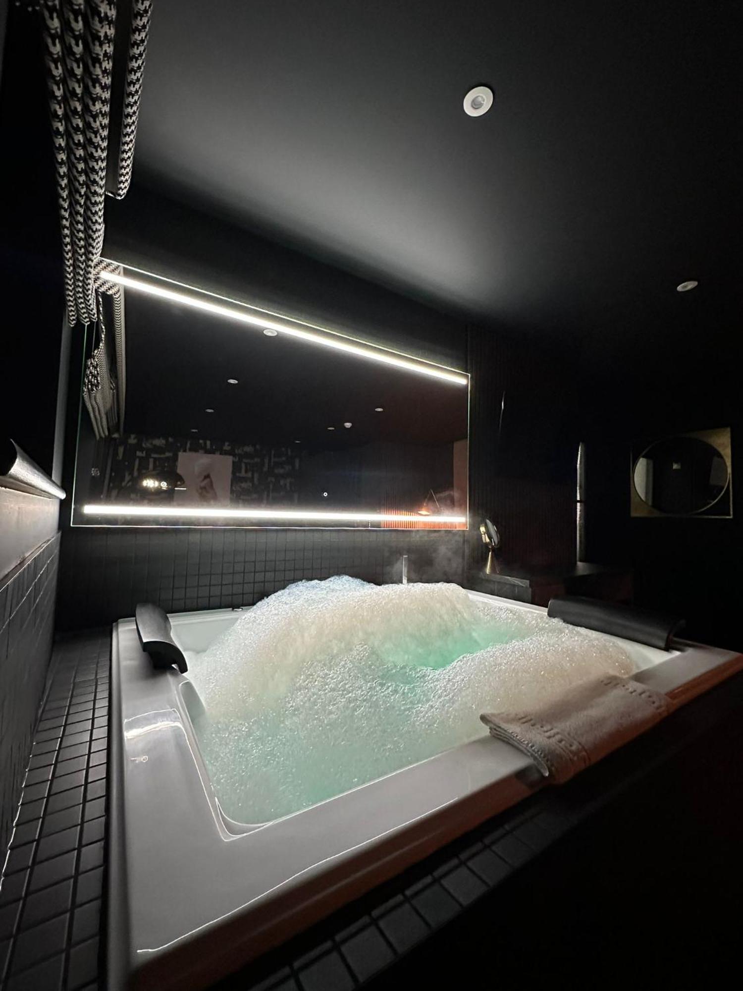Secret Suites ランカスター エクステリア 写真